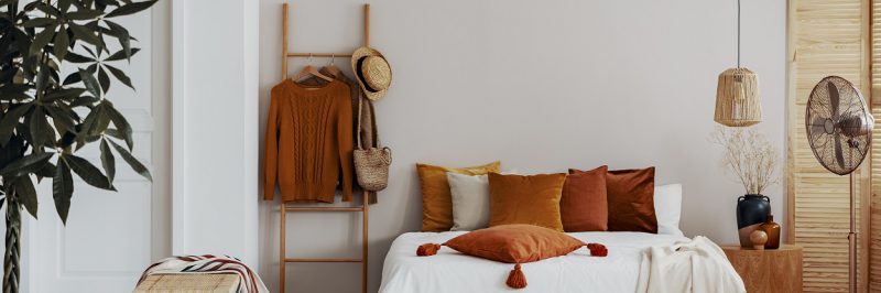 Drewniane łóżko lewitujące do pokoju w stylu skandynawskim